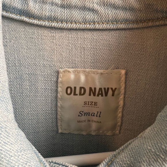 Old Navy Classic Light Wash Jean Jacket - Picture 2 of 5